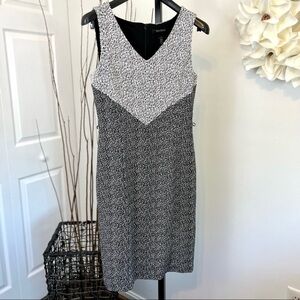 White House Black Market Black and White Print Stretch Sheath Dress Size 4